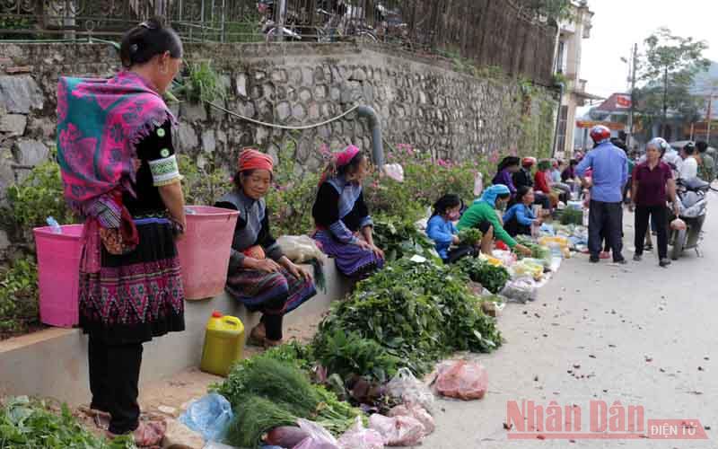 Lôi cuốn Chợ phiên Cốc Pài -1