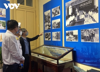 Triển lãm "Biển, đảo và chiến sĩ Hải quân - Truyền thống Đường Hồ Chí Minh trên biển"