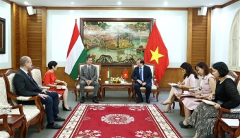 tiep tuc vun dap moi quan he hop tac huu nghi tot dep giua viet nam hungary