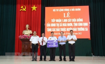 huyen dao truong sa tiep nhan 1000 cay dua giong