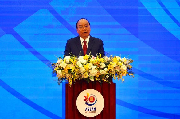 Thủ tướng Nguyễn Xuân Phúc phát biểu tại lễ khai mạc Hội nghị cấp cao ASEAN lần thứ 37 ngày 12-11 - Ảnh: NHẬT ĐĂNG