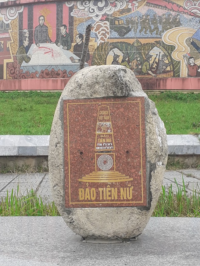 Đảo tiền ti&ecirc;u Việt b&ecirc;n cột cờ giới tuyến - ảnh 2