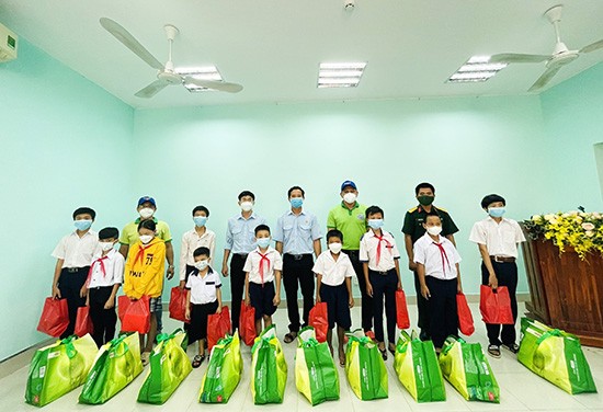 Thiếu nhi Quận 3 (TP.HCM) vì biên giới, hải đảo