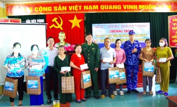 Cảnh sát biển đồng hành với ngư dân tại đảo Bạch Long Vĩ