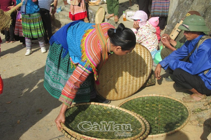 Độc lạ chợ văn hoá Bắc Hà