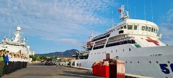 Đưa hàng trăm tấn quà Tết gửi tặng cán bộ, chiến sĩ, nhân dân huyện Trường Sa