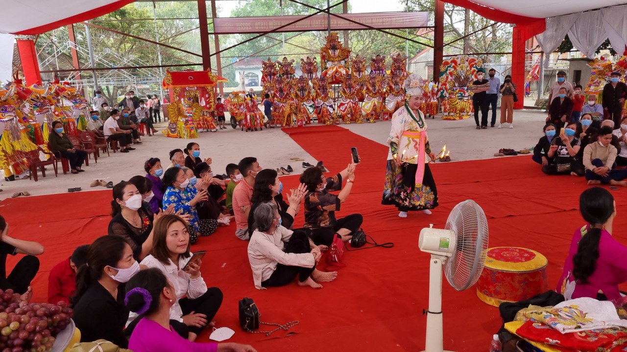 Bài 2: “Thỉnh Thánh”, “Nịnh đồng” và “Dẫn hồn”