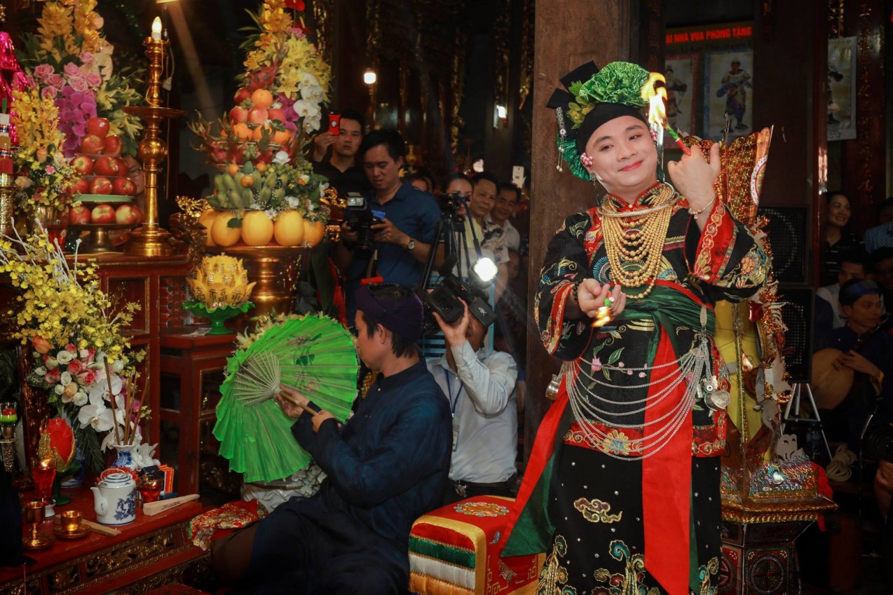 Bài 2: “Thỉnh Thánh”, “Nịnh đồng” và “Dẫn hồn”