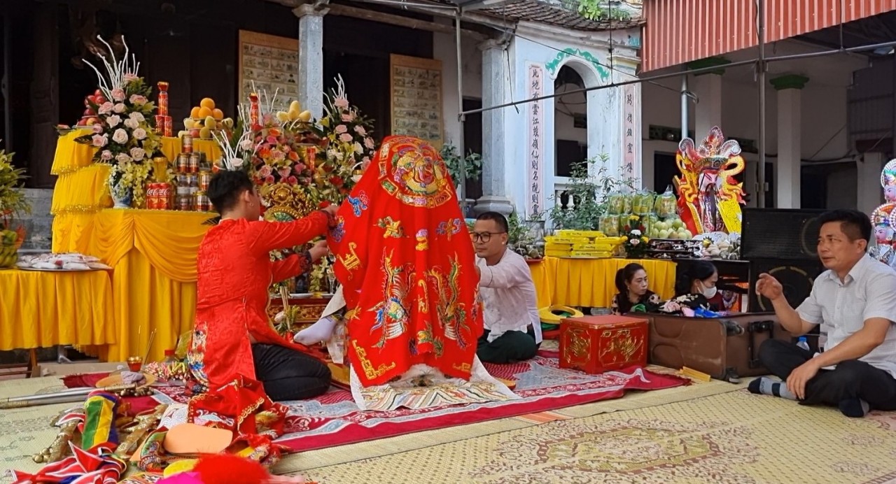 Bài 2: “Thỉnh Thánh”, “Nịnh đồng” và “Dẫn hồn”