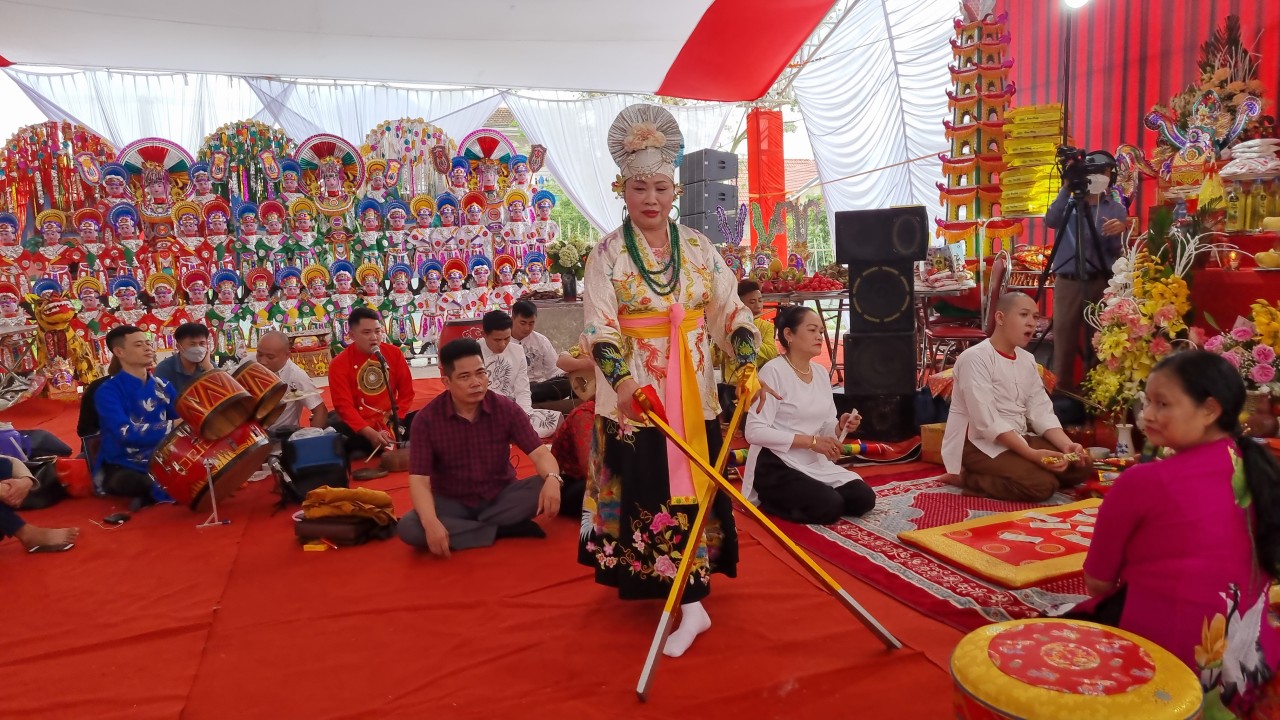 Bài 3: Ca từ và vũ đạo trong diễn xướng Thực hành tín ngưỡng thờ Mẫu Tam phủ của người Việt