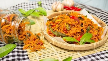 Tết 2024: Hướng dẫn làm khô gà lá chanh đơn giản bất bại