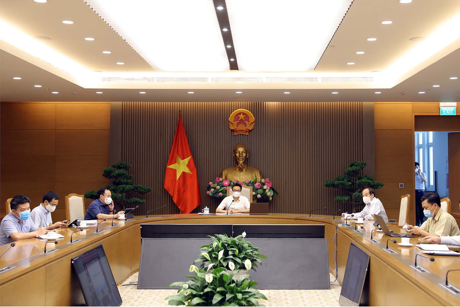 Phó Thủ tướng Vũ Đức Đam: ‘Không được có suy nghĩ dịch chỉ ở trong KCN’