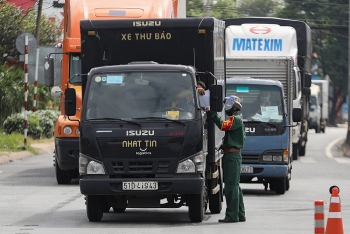 tphcm tang cuong quan doi de kiem soat vung do giup dan di cho va tiep can y te