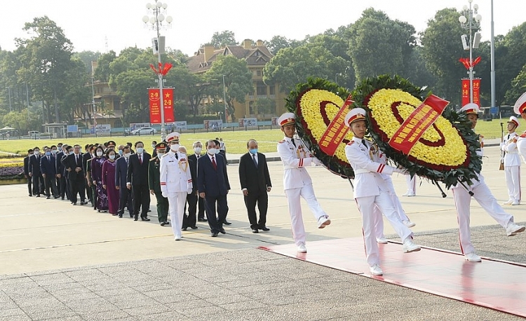 lanh dao dang nha nuoc mttq viet nam vao lang vieng bac
