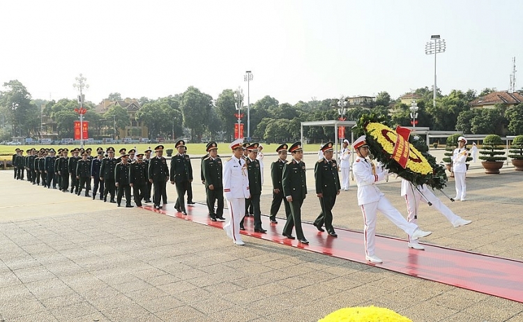 lanh dao dang nha nuoc mttq viet nam vao lang vieng bac