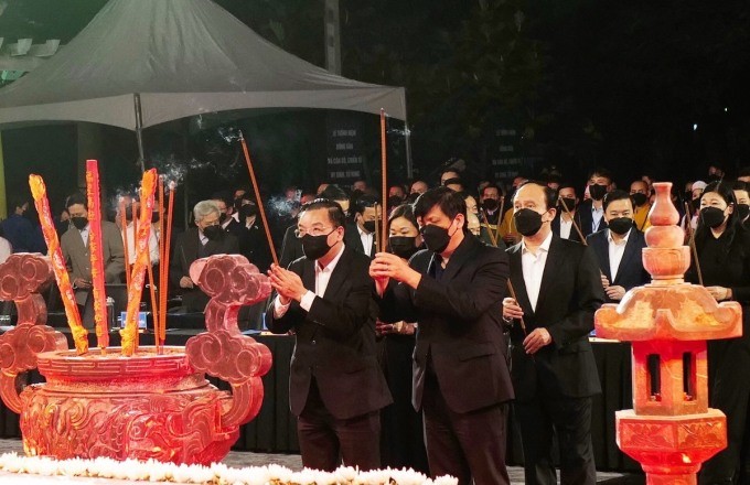 Người dân cả nước cùng tưởng niệm đồng bào tử vong và cán bộ, chiến sĩ hy sinh trong đại dịch COVID-19