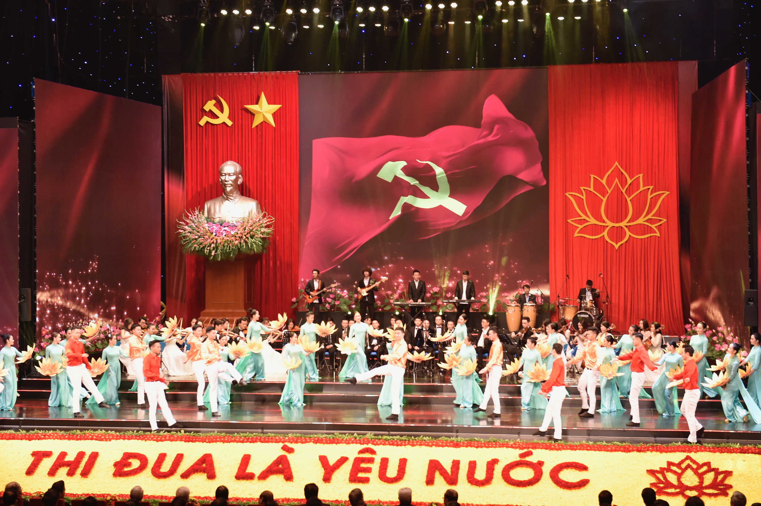 Thủ tướng Nguyễn Xuân Phúc: Không thử thách nào dân tộc ta không thể vượt qua