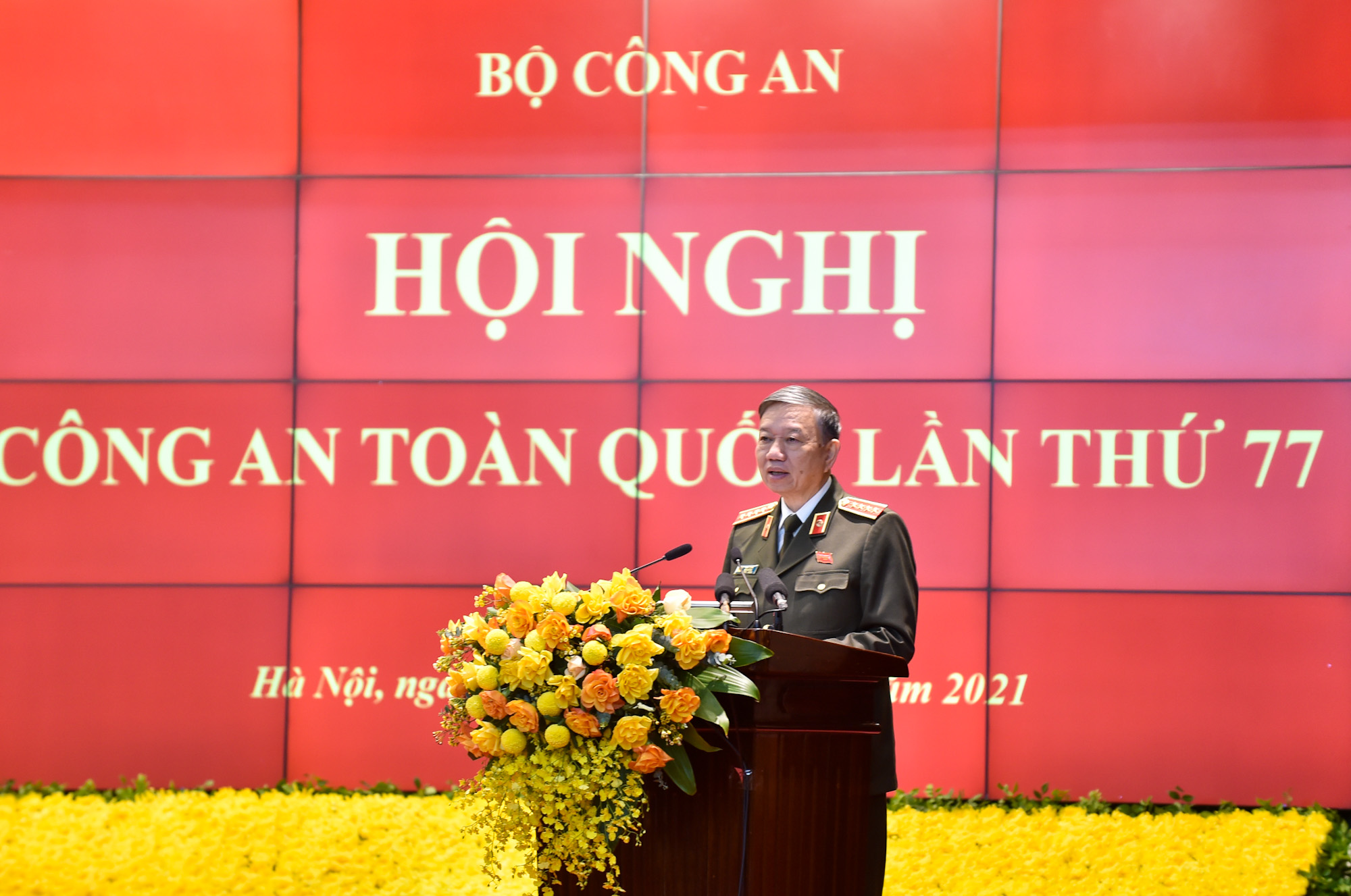 Đẩy mạnh xây dựng lực lượng Công an nhân dân trong sạch, vững mạnh, góp phần giữ vững ổn định chính trị, bảo đảm cuộc sống bình yên cho nhân dân