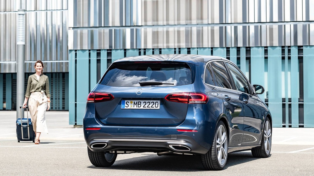 mercedes glb em trai glc gia chi 850 trieu sap ra mat