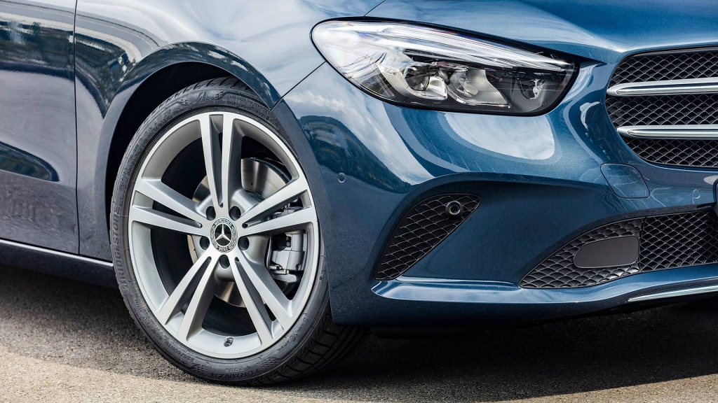 mercedes glb em trai glc gia chi 850 trieu sap ra mat