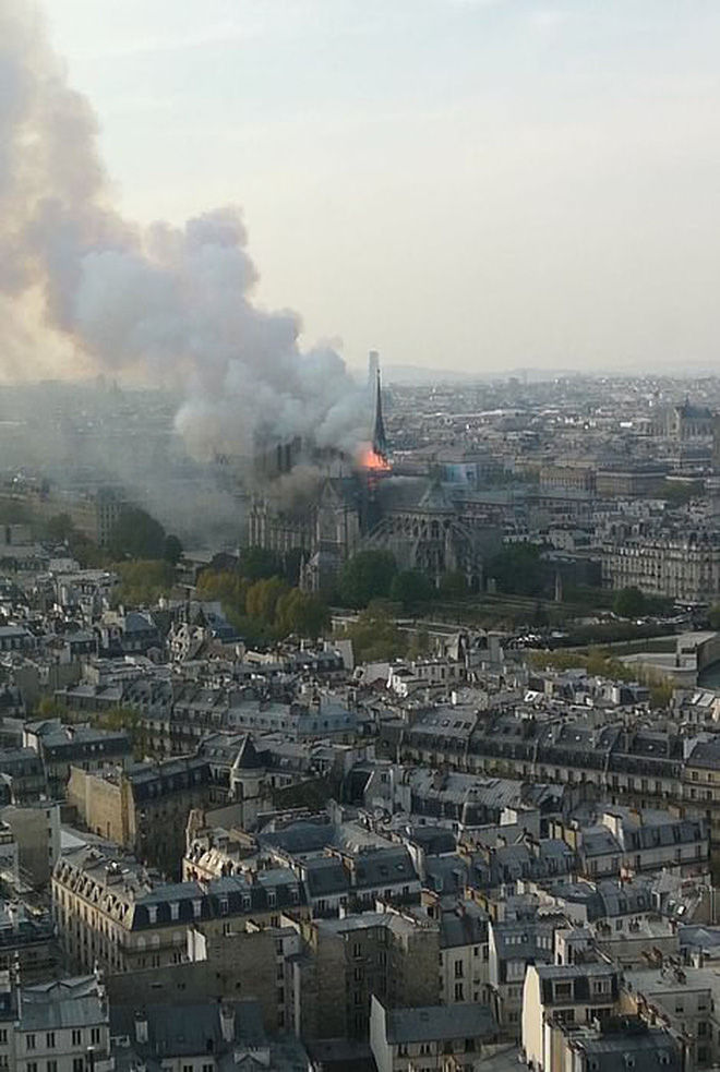 chay nha tho duc ba paris nhung hinh anh dau long