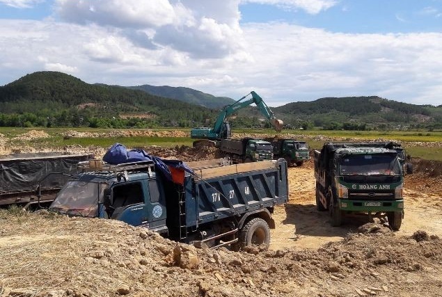 tu vu nao vet dap vung trang lo chuyen nha may gach mua dat chui
