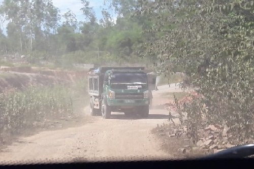 tu vu nao vet dap vung trang lo chuyen nha may gach mua dat chui