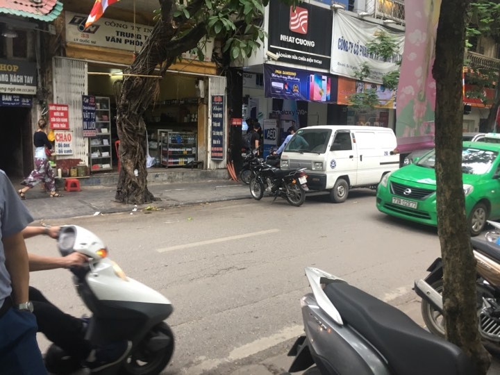 cong an kham xet cua hang dien thoai nhat cuong tai ly quoc su