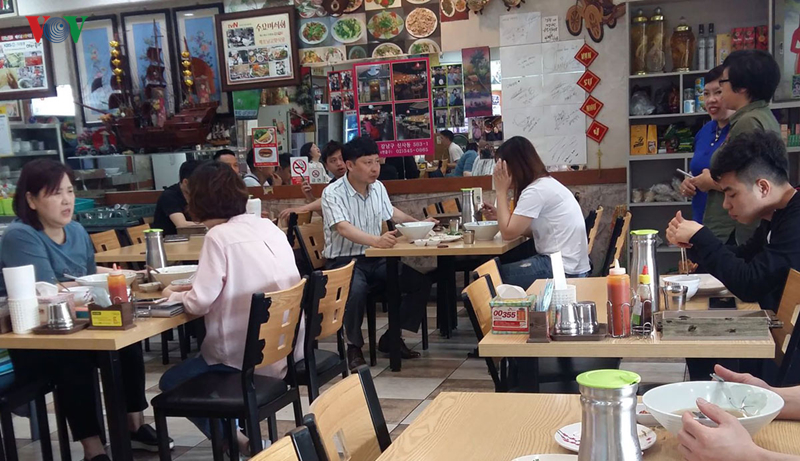 ba chu 3 nha hang viet o xu kim chi khoi nghiep tu noi nho nha