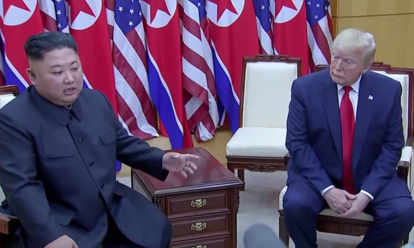 ong trump buoc vao lanh tho trieu tien moi ong kim tham nha trang