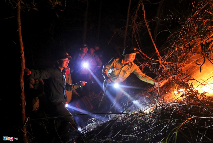 rung thong o ha tinh lai bung chay du doi nguoi dan so tan trong dem