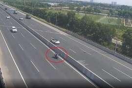 clip xe may phong nhu bay tai lan 120kmh tren cao toc ha noi hai phong