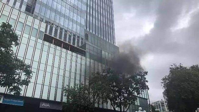 toa nha sai gon center boc khoi nghi ngut hang tram nguoi thao chay o tphcm