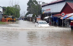 nhieu xa huyen mien trung ngap chim trong nuoc lu