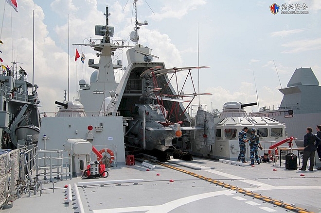 tau ho ve ten lua quang trung loai tau chien co kha nang tang hinh