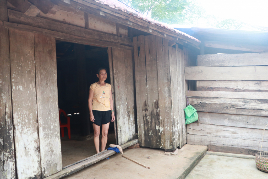 Xót xa những ngôi nhà bị ngập đến nóc ở vùng lũ Quảng Bình