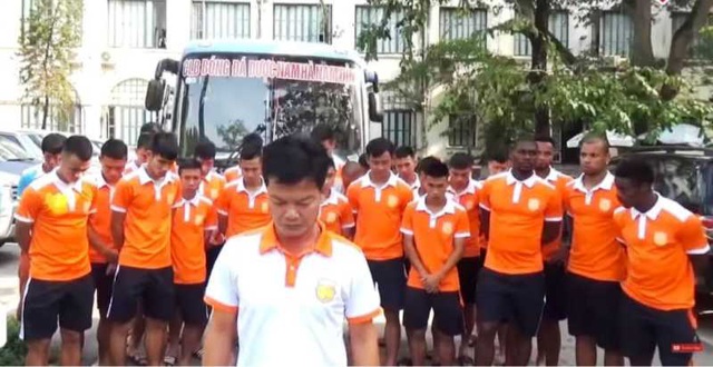 Chủ tịch Hội CĐV: Không thể xác định ai đã bắn pháo gây sự cố trên sân Hàng Đẫy! chu tich hoi cdv khong the xac dinh ai da ban phao gay su co tren san hang day