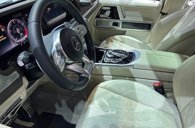 vua dia hinh mercedes g63 gia gan 11 ty ngoai ham ho trong muot ma