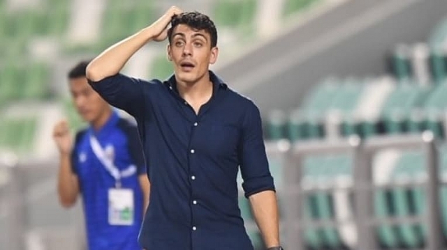 huan luyen vien dep trai cua u22 campuchia la ai