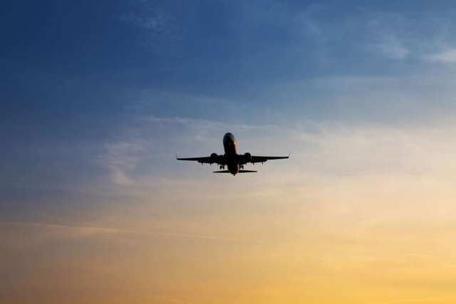 Máy bay Indonesia đang hạ cánh bị nã súng xối xả