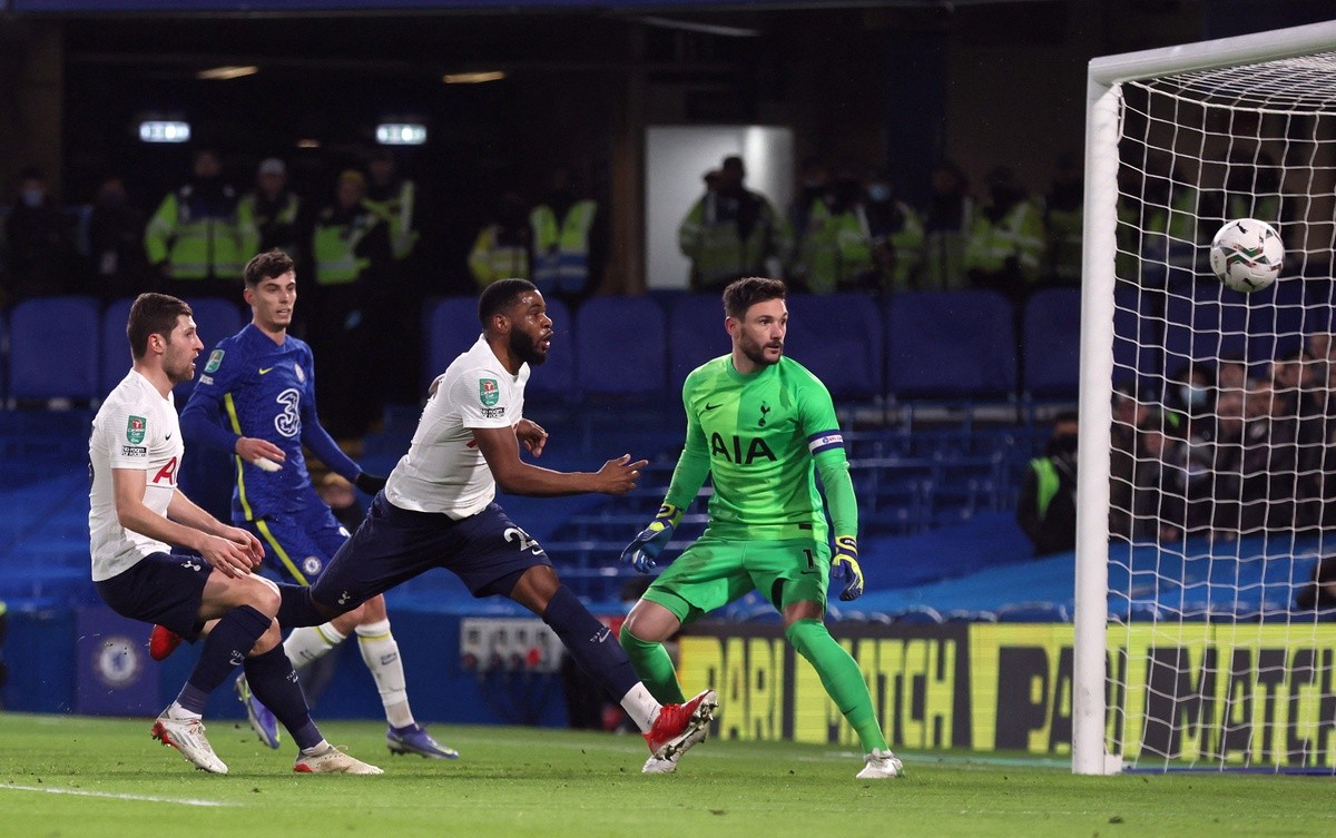 Dễ dàng đánh bại Tottenham, Chelsea đặt một chân vào chung kết League Cup