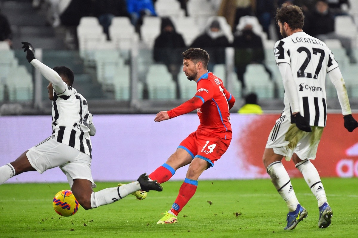 Hòa Napoli, Juventus thất thế trong cuộc đua vào top 4 Serie A