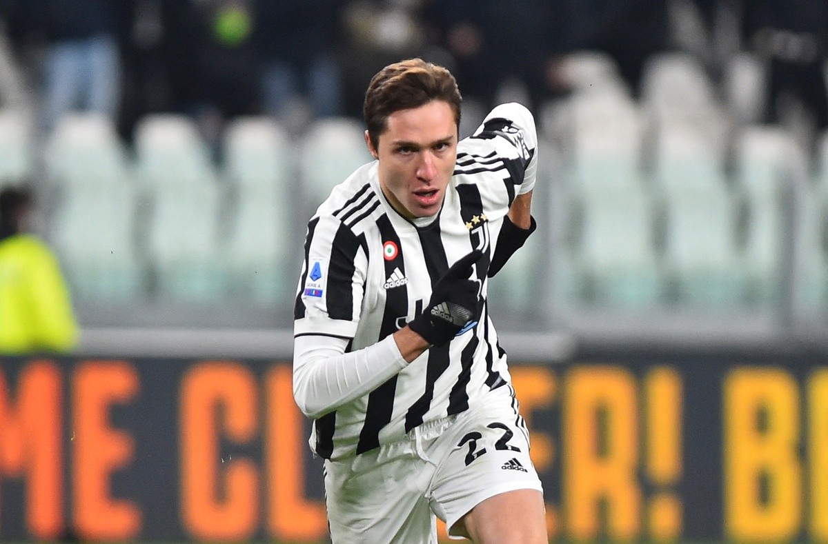 Hòa Napoli, Juventus thất thế trong cuộc đua vào top 4 Serie A