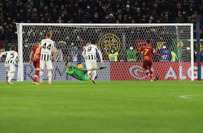 Juventus lội ngược dòng kịch tích trước Roma trong trận cầu có 7 bàn thắng