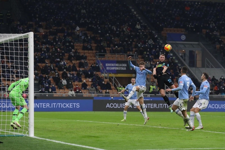 Inter Milan đòi lại ngôi đầu từ AC Milan sau chiến thắng trước Lazio