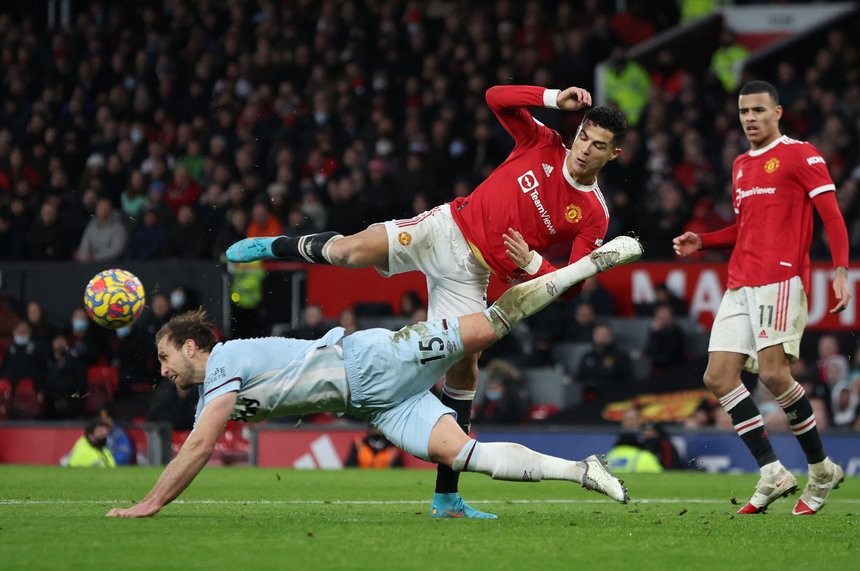 Rashford ghi bàn phút bù giờ giúp MU trở lại Top 4 Ngoại hạng Anh