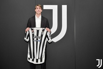 Juventus chiêu mộ tiền đạo Vlahovic với giá 75 triệu euro