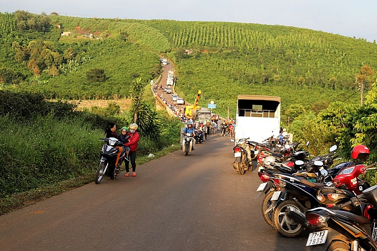 tin tuc tai nan giao thong tngt nong nhat chieu 218 va cham o to tai xe grabbike tu vong thuong tam