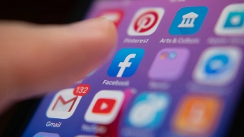 Nhiều tài khoản Facebook Việt Nam bị khóa không rõ lý do