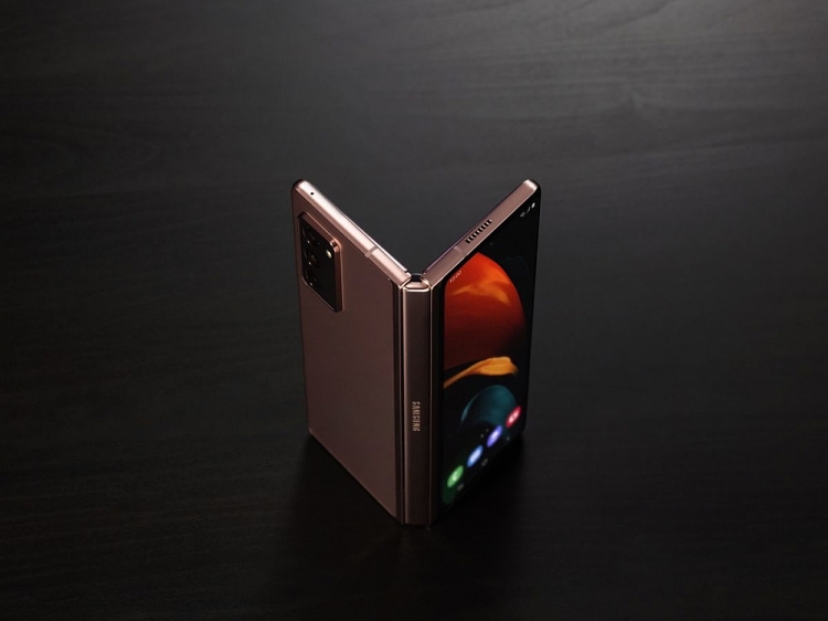samsung galaxy z fold 2 len ke tu 189 voi gia 1999 usd 1